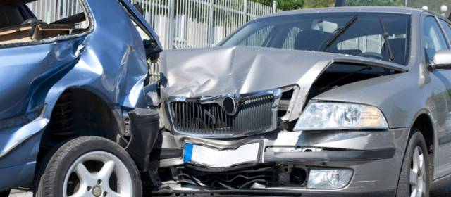 Consulta Gratuita en Español Cercas de Mí con Abogados de Accidentes y Choques de Autos y Carros en Fontana California